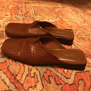 Brown sqaure-toe mules